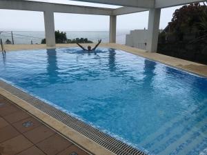 Sky T2, Vista Mar e Piscina em Varadouro, Faial