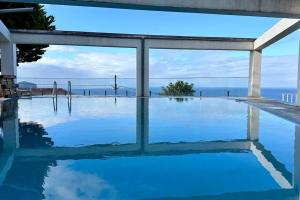Sky T2, Vista Mar e Piscina em Varadouro, Faial