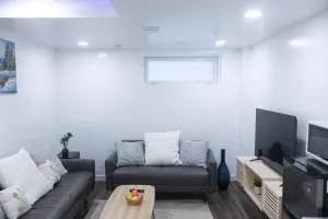 Cozy 2 Bedroom Basement Suite - Transcona