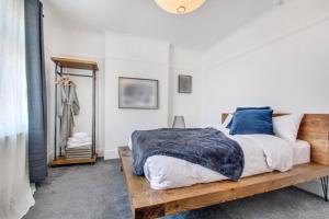 West Midlands-Contractor-Long stay-parking-4 beds