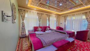 Oak Heaven Cottage Gulmarg