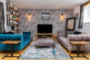 Luxury -Chelt Walking-2Bed-Long Stays-Parking