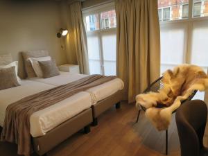 Small Double Room with Private Shower room in Hotel Alegria