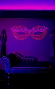 La Lovrette - Maisonnette Romantique avec Balnéo, Sauna Privatif et Expériences Érotiques