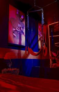 La Lovrette - Maisonnette Romantique avec Balnéo, Sauna Privatif et Expériences Érotiques