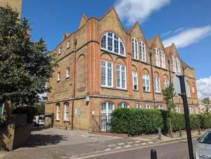 Bright and Spacious Victorian Conversion Apartment - Plumstead