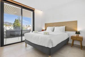 ViVi Homes - Jade Beautiful Apartment with Spa, Pool and Cinema 200 meters from the beach