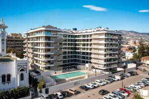 ViVi Homes - Jade Beautiful Apartment with Spa, Pool and Cinema 200 meters from the beach