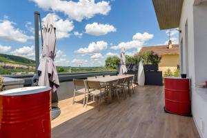 Maisons de vacances House with swimming pool near Lyon : photos des chambres
