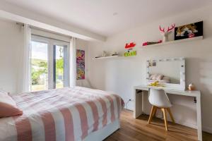 Maisons de vacances House with swimming pool near Lyon : photos des chambres