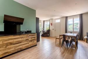 Maisons de vacances House with swimming pool near Lyon : photos des chambres