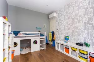 Maisons de vacances House with swimming pool near Lyon : photos des chambres