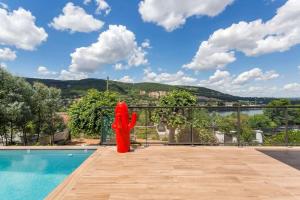 Maisons de vacances House with swimming pool near Lyon : photos des chambres