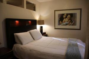 Queen Suite with Pool View - Non-Smoking room in My Place Suites