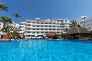 Torreblanca Beach Hotel and Suites Guayabitos - Desayuno y Comida Incluido - 恰卡拉