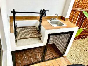 Chic 2BR Condo, Private Jacuzzi and 2 Free Bikes