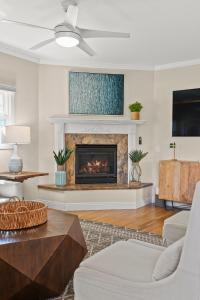 Lovely home with backyard oasis & great WiFi - walk to La Jolla Village, dogs OK