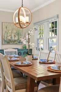 Lovely home with backyard oasis & great WiFi - walk to La Jolla Village, dogs OK