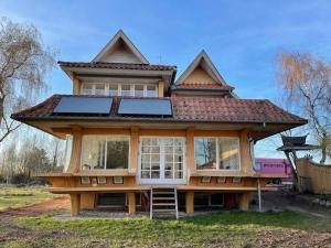 Særpræget & teatralsk villa, med skøn udsigt