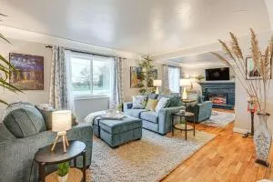 2 Mi to Downtown Flushing Spacious Retreat! - Флинт