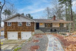 Peek-a-Boo Lake Views and Yard Windham Home