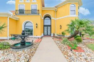 Luxury Home with Patio and Lake View in Richmond! - Richmond