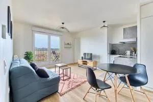 Parking et accès à pied RER B et métro ligne 4 - 阿尔克伊