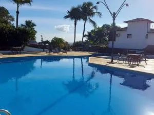 CASA EM CONDOMINIO DE ALTO PADRAO-BUZIOs- LOCALIZADA NO MELHOR BAIRRO-GERIBA-4 QUARTOS SENDO 3 SUITES-AR COND EM TODOS OS QUARTOS-4 BANHEIROS-CHURRASQUEIRA-PISCINA-SAUNA-TV SKY-INTERNET-16 HOSPEDES - Бузиус