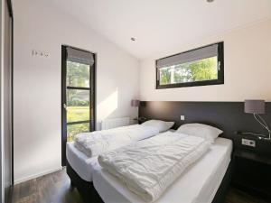 Charming Pondside Chalet