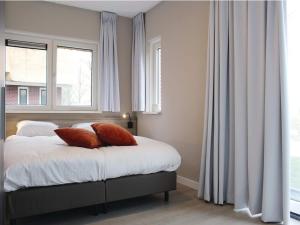 Villa in Friesland with Waterfront Garden