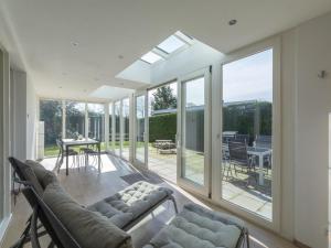 Elegant bungalow with sauna and garden