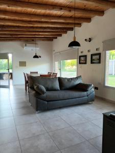 Casa de Campo Benegas con cochera y parrilla