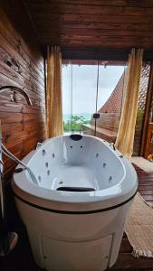 Cabana com spa e vista paradisÃaca para a ilha