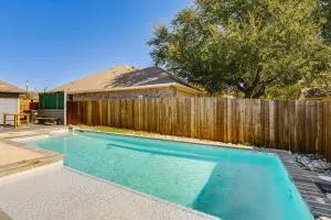 half Mi to Frisco Commons Park Poolside Oasis! - Prosper