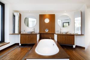 Villas Villa Oneiro, vue imprenable a Theoule-sur-mer : photos des chambres