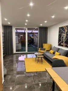 Ganzes Haus mit einer Terasse und Garten - Weitersburg