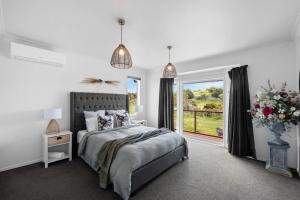 Kaiwaka Home in rural location - 15min from beach!