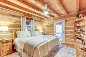 Hot Tub & Games: Ridgetop Cabin in Blue Ridge!