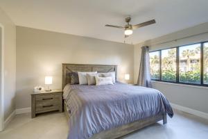 Walk to Blue Heron Beach 1st-Floor Lakefront Unit