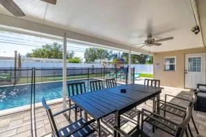 2 Miles to Beach Firepit Pool PuttPutt Cornhole - Anona