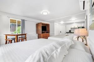 Studio with Two King Beds room in Paradise Bay Resort