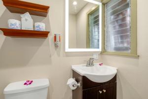 One-Bedroom Suite with Mountain View room in Paradise Bay Resort