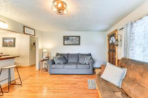 On 220 Acres! Hot Tub Haven in West Liberty