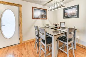 On 220 Acres! Hot Tub Haven in West Liberty