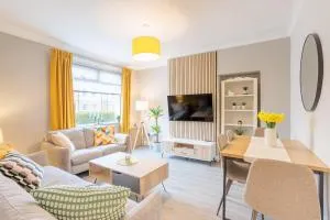 Stylish Two Bedroom Apartment with Private Parking - 新斯昆