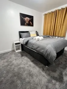 New Manchester City Getaway House with 2 FREE Parking - Openshaw