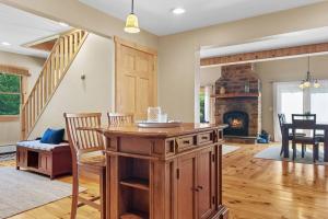 New! 3BR Contemporary Log Home in Catskill Mtns