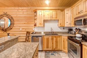 KBM Resorts Walk to Deer Valley slopes Cozy 2Bdrm condo hot tub BLL-251