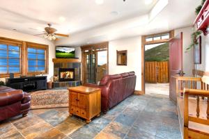 KBM Resorts Walk to Lifts and Main St Rent 1416 and 1418 Townhomes together Pri Hot tub PPS-1418