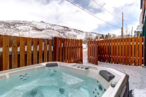 KBM Resorts Walk to Lifts and Main St Rent 1416 and 1418 Townhomes together Pri Hot tub PPS-1418